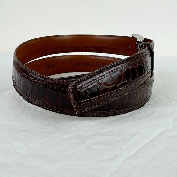 Johnston & Murphy Gator Embossed Brown Leather Belt - Picture 5 of 10